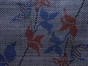 アンティーク　草花模様織出し本場泥大島紬着物（5マルキ）